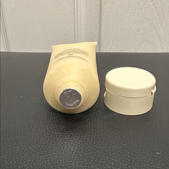 Beekman 1802 Milk Scrub Exfoliator with Yellow Accents - Picture 2 of 3